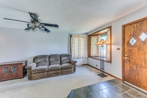 10 N Maple Ct, Addison, IL 60101 photo 4