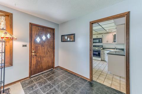 10 N Maple Ct, Addison, IL 60101 photo 3
