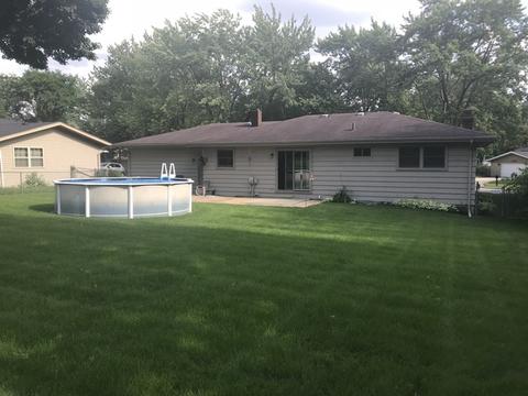 1230 Crestview Dr, Elgin, IL 60123 photo 2