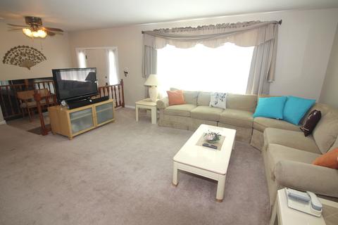 545 W Eggerding Dr, Addison, IL 60101 photo 4