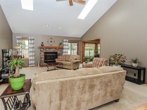 611 Yellowstone Dr, Elgin, IL 60123 photo 3