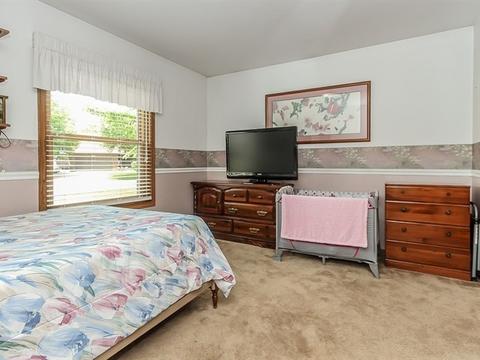 611 Yellowstone Dr, Elgin, IL 60123 photo 17