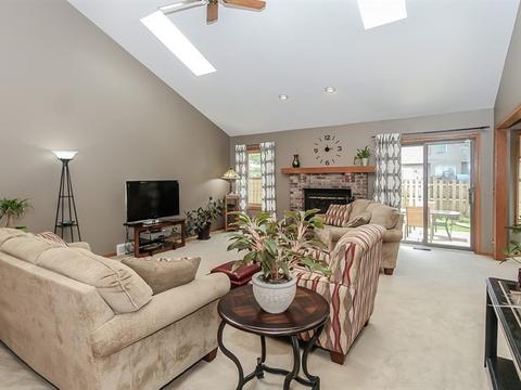 611 Yellowstone Dr, Elgin, IL 60123 photo 5