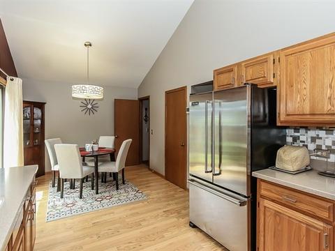 611 Yellowstone Dr, Elgin, IL 60123 photo 9