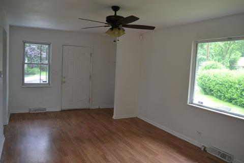 515 Willard Ave, Elgin, IL 60120 photo 4