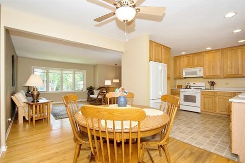 633 Juniper Ln, Bartlett, IL 60103 photo 9