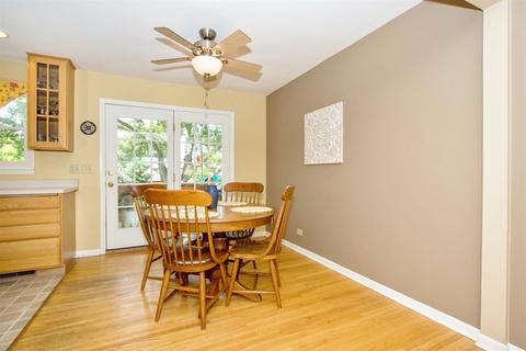 633 Juniper Ln, Bartlett, IL 60103 photo 5