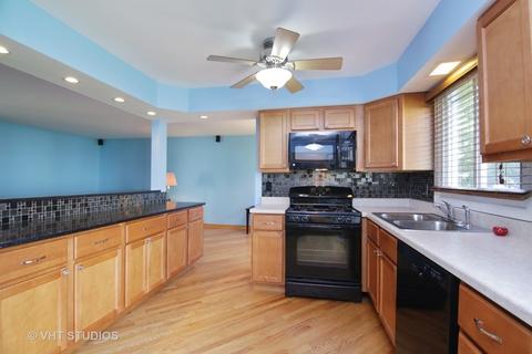 648 Ash Ln, Wheeling, IL 60090 photo 4
