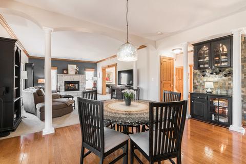 250 Pleasant Dr, Bartlett, IL 60103 photo 9