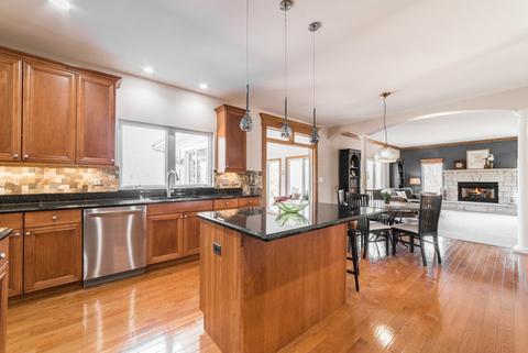 250 Pleasant Dr, Bartlett, IL 60103 photo 8