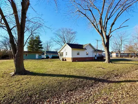 107 W Main St, Elkville, IL 62932