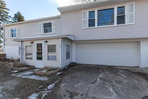 501 S 3rd St, Colona, IL 61241