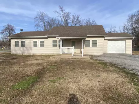 190 Public St, Muddy, IL 62965