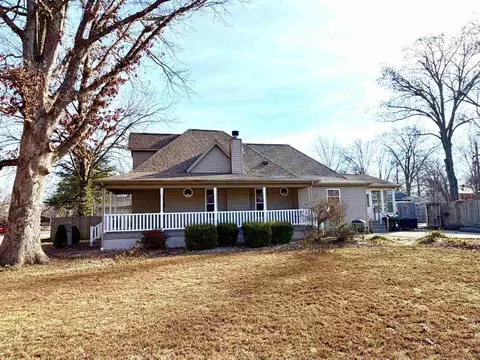 821 E 6th St, Centralia, IL 62801 photo 2