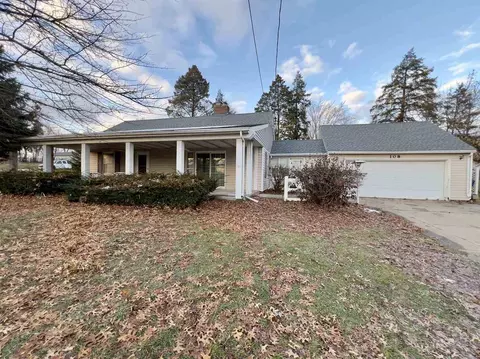 108 E 37th St, Davenport, IA 52806