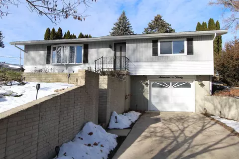 1720 E Lawn Dr, Savanna, IL 61074