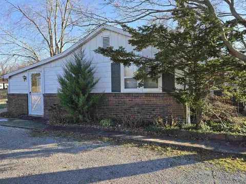 550 Old Broughton Rd, Eldorado, IL 62930 photo 4