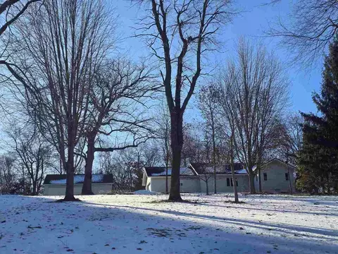 12719 Gardenplain Rd, Morrison, IL 61270