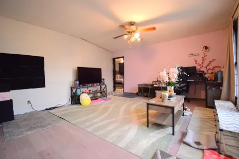 Living - 69 Cherry Dr, Mount Vernon, IL 62864 photo 3 of 4
