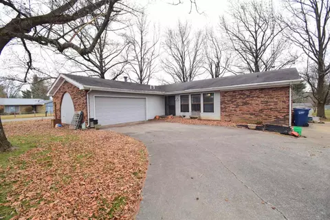 69 Cherry Dr, Mount Vernon, IL 62864