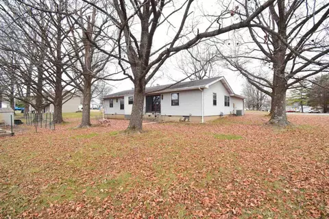 Exterior - 69 Cherry Dr, Mount Vernon, IL 62864 photo 4 of 6