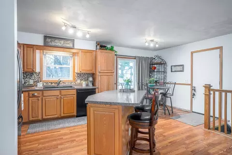 114 N 9 St, Eldridge, IA 52748 photo 4