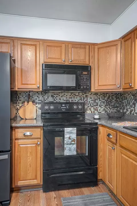 114 N 9 St, Eldridge, IA 52748 photo 7