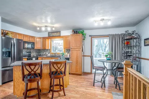 114 N 9 St, Eldridge, IA 52748 photo 3