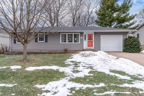 114 N 9 St, Eldridge, IA 52748
