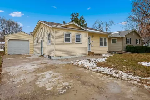 4708 26 Ave, Moline, IL 61265