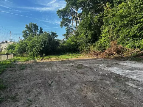 111 Midkiff St, Harrisburg, IL 62946