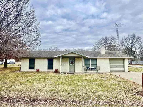 1103 Oliver St, Benton, IL 62812
