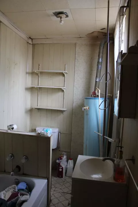 Bath - 311 Wabash Ave, Centralia, IL 62801 photo 1 of 1