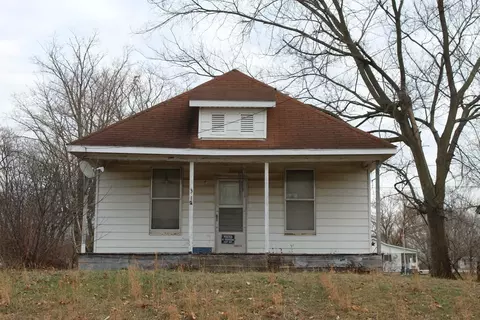 Exterior - 311 Wabash Ave, Centralia, IL 62801 photo 2 of 3