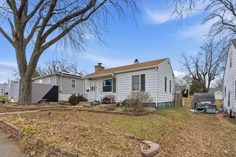 3433 N Sturdevant St, Davenport, IA 52806