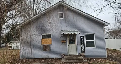 1203 W Oak St, West Frankfort, IL 62896