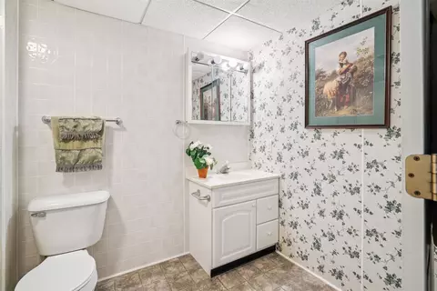 Bath - 3524 34th St, Moline, IL 61265 photo 3 of 4