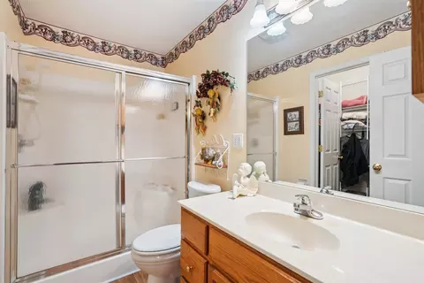 Bath - 3524 34th St, Moline, IL 61265 photo 2 of 4