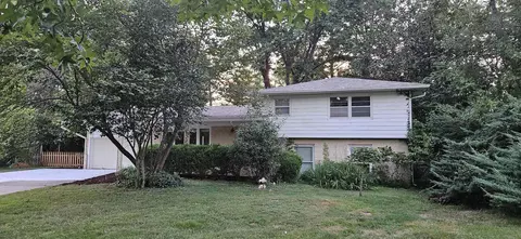 1608 Briarwood Dr, Carbondale, IL 62901