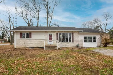 407 E Milster St, Elkville, IL 62932
