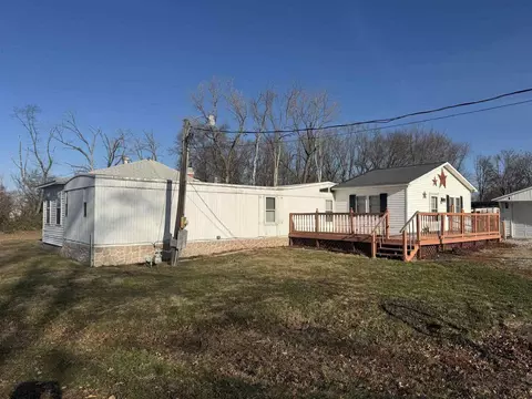 409 W 9th St, Sandoval, IL 62882