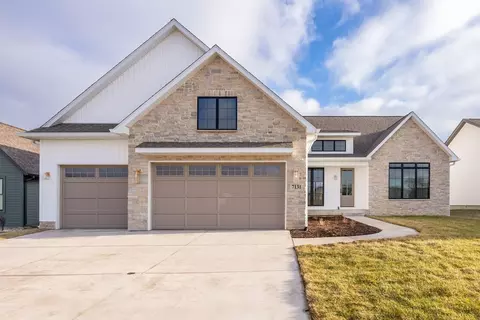 7131 Alvie Ln, Bettendorf, IA 52722