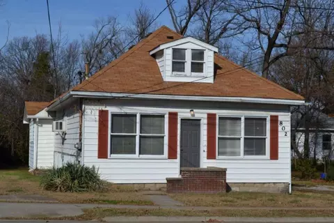 802 W Walnut St, Carbondale, IL 62901