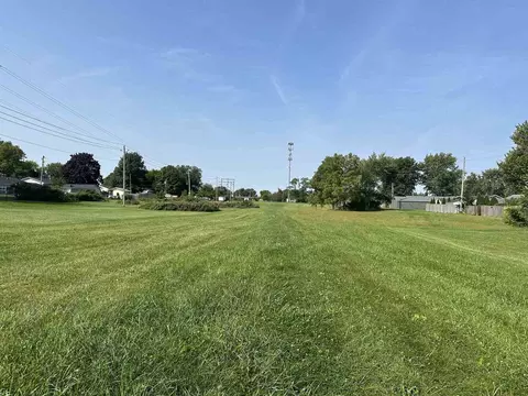 6658 Division St, Davenport, IA 52806