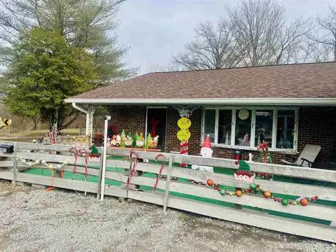 2403 E Main St, West Frankfort, IL 62896
