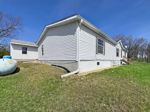 Exterior - 1739 120th Ave, Aledo, IL 61231 photo 4 of 5