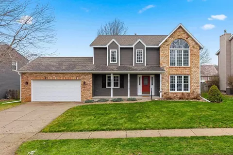 3910 Aspen Hill Dr, Bettendorf, IA 52722