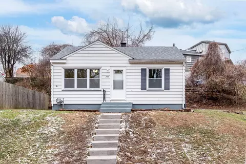 730 25th St, Bettendorf, IA 52722