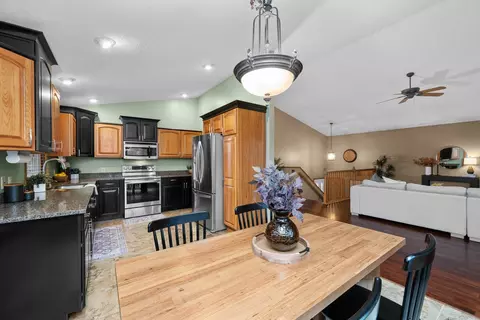 2916 44th St, Moline, IL 61265 photo 9