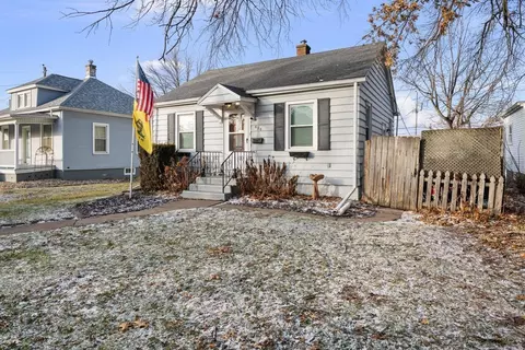 424 E 31st St, Davenport, IA 52803